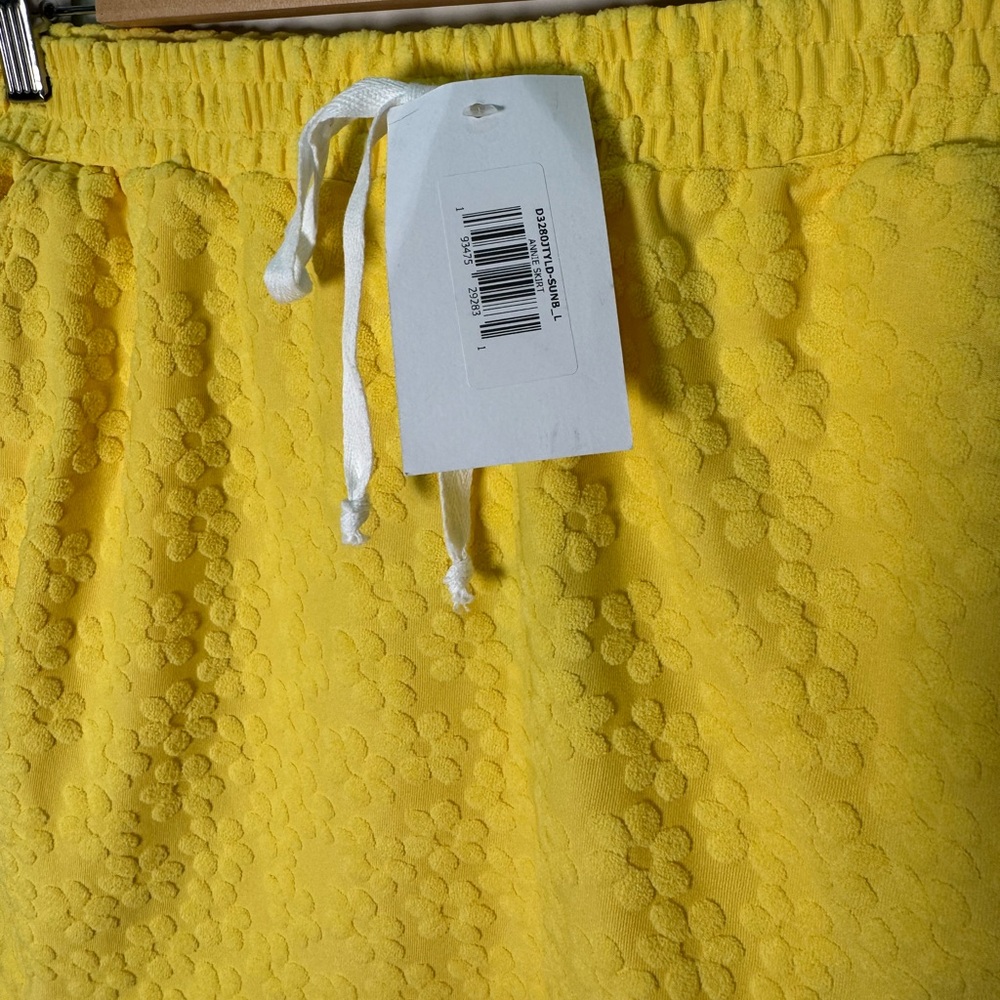 NWT Dippin’ Daisys Yellow Textured Floral Skirt Size L - Picture 3 of 6